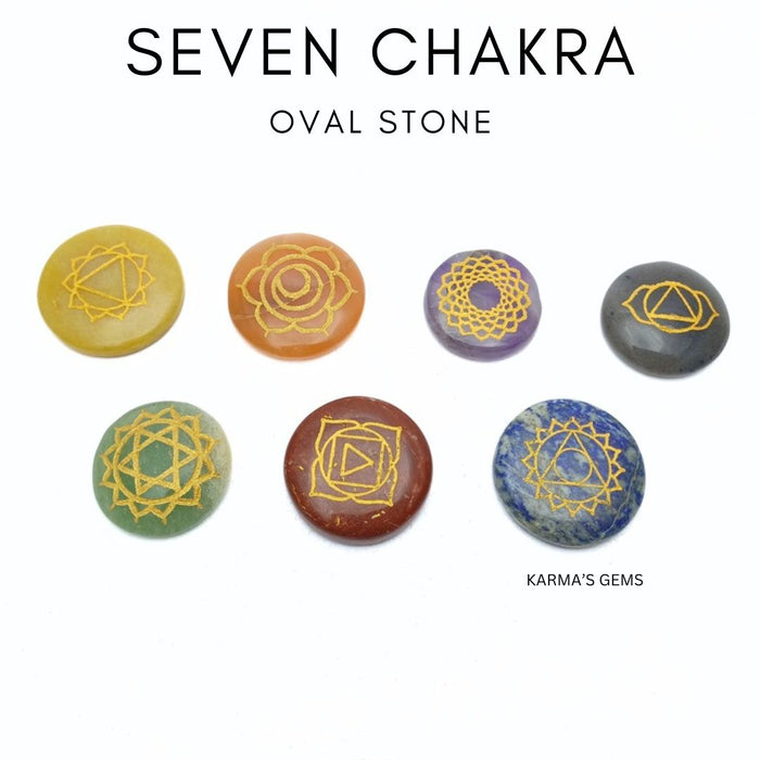 Gravur ovaler Stein mit sieben Chakren