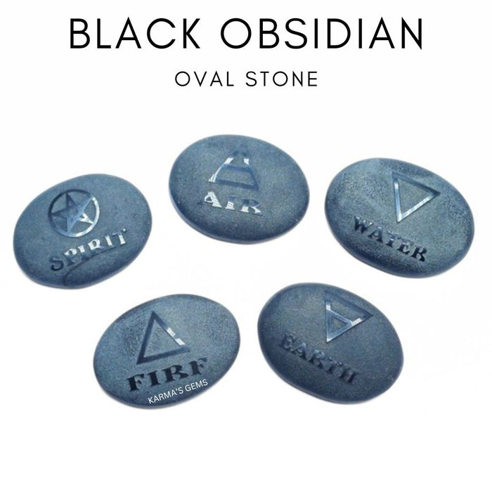GRAVIERTER OVALER STEIN AUS SCHWARZEM OBSIDIAN