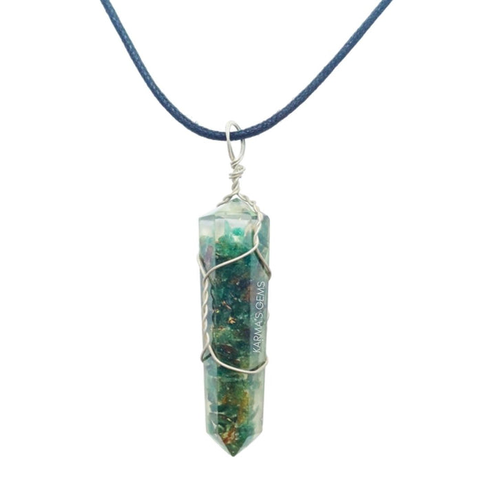DOPPELTER ANHÄNGER AUS GRÜNEM JADE, UMWICKELT